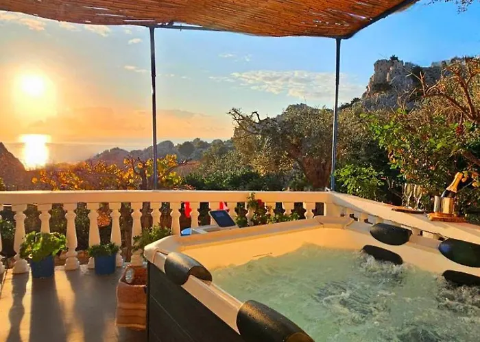 Дом отдыха Aegean Serenity - Sea View Retreat